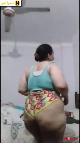 بنت كيرفي جسمها نار تقلع وتعرض بزازها وطيزها الكبيرة سكس نودز مصري — لقطة 3