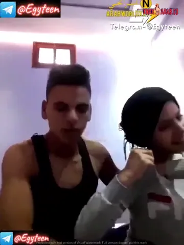 زانق اخته وهما لوحدهم في البيت بوس وتقفيش وعايز ينيكها سكس مصري — لقطة 3