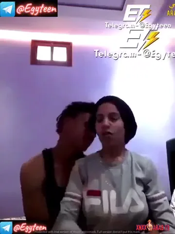 زانق اخته وهما لوحدهم في البيت بوس وتقفيش وعايز ينيكها سكس مصري — لقطة 6