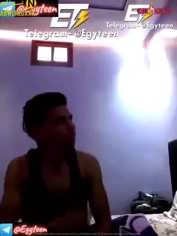 زانق اخته وهما لوحدهم في البيت بوس وتقفيش وعايز ينيكها سكس مصري — لقطة 8
