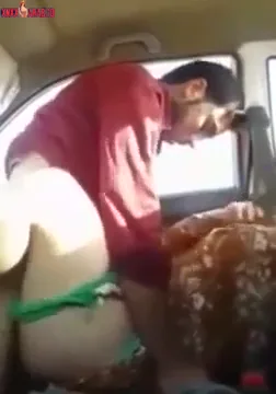 نيك في السيارة مع ميلف مربربة سكس عربي — لقطة 5