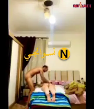 راجل هايج يعمل مساج لعشيقته على السرير وينيكها سكس مصري xnxx — لقطة 1