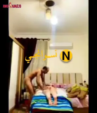 راجل هايج يعمل مساج لعشيقته على السرير وينيكها سكس مصري xnxx — لقطة 2