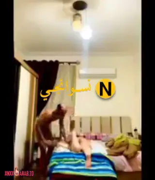 راجل هايج يعمل مساج لعشيقته على السرير وينيكها سكس مصري xnxx — لقطة 3