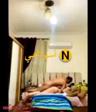 راجل هايج يعمل مساج لعشيقته على السرير وينيكها سكس مصري xnxx — لقطة 5