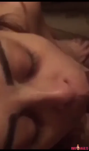 تدلع على حبيبها وترقصله وتمصله زبه سكس مصري — لقطة 3