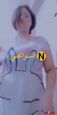 فرسة جسمها فاجر بتقلع ملط وتفرج لعشيقها جسمها اللبن سكس نودز مصري — لقطة 1