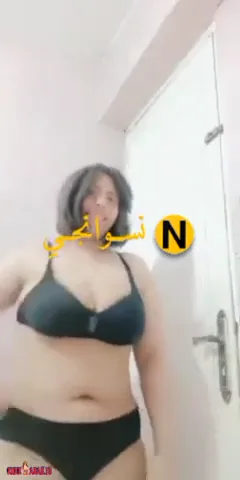 فرسة جسمها فاجر بتقلع ملط وتفرج لعشيقها جسمها اللبن سكس نودز مصري — لقطة 4