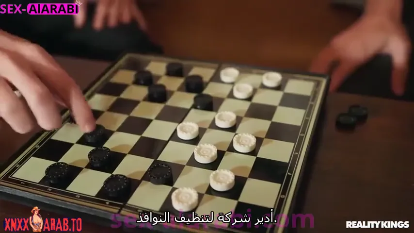 مديرة المطعم تشاركني زب حبيبي سكس مترجم xnxx