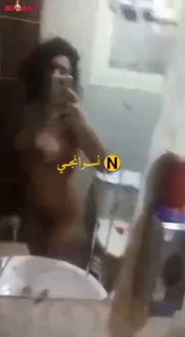 لبوة هايجة اوي تلعب في كسها قدام المرايا سكس نودز مصري — لقطة 5