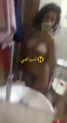 لبوة هايجة اوي تلعب في كسها قدام المرايا سكس نودز مصري — لقطة 10