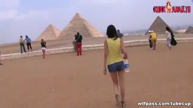 سائحة شرموطة تتناك في الهرم