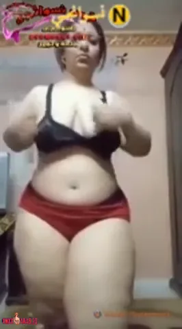 لبوة تلعب في بزازها وتتشرمط على حبيبها سكس نودز مصري — لقطة 2