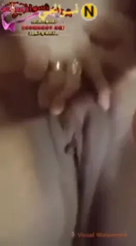لبوة تلعب في بزازها وتتشرمط على حبيبها سكس نودز مصري — لقطة 8
