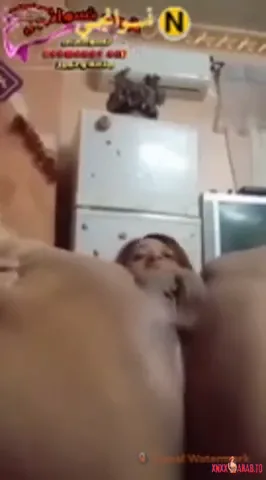 لبوة تلعب في بزازها وتتشرمط على حبيبها سكس نودز مصري — لقطة 10