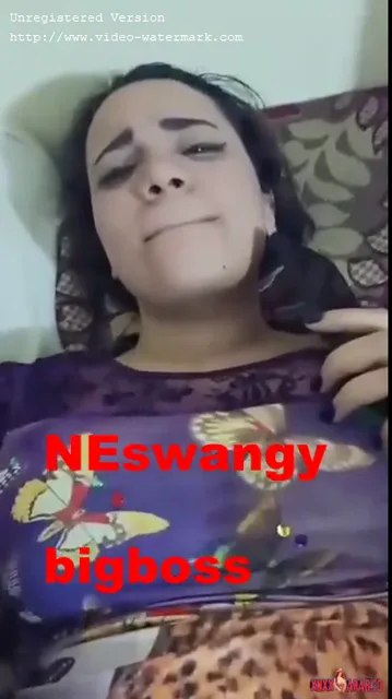 لبوة مصرية تتناك وهي بتكلم صاحبتها في التليفون سكس مصري — لقطة 1