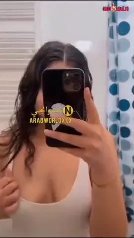 مزة جامدة تلعب في بزازها الملبن وتدلع حبيبها سكس نودز مصري — لقطة 2