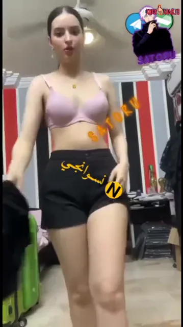 اندر ايدج جميلة تفرج حبيبها بزازها الصغيرين وكسها الوردي سكس نودز مصري — لقطة 1