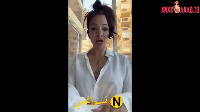 لبوة ممحونة تقلع القميص وتفرج زميلها في الشغل على بزازها وتقوله كلام وسخ سكس نودز مصري — لقطة 2