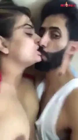 بوس وتقفيش وشرمطة لبنت علقة مع عشيقها سكس مصري xnxx — لقطة 2