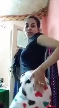 بنت بطيز كبيرة تستعرض جسمها في غرفة النوم سكس نودز مصري — لقطة 5