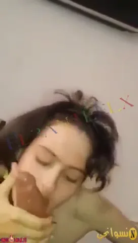 بنت كتكوتة مع صاحبها تمص زبه وتركب عليه سكس مصري xnxx — لقطة 2