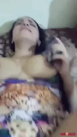 مصرية فاجرة تتناك وهي بتكلم خطيبها في التلفون سكس مصري xnxx — لقطة 5