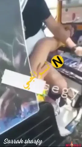 اتنين بلطجية زانقين بنت بينيكوها جوا التوك توك سكس مصري xnxx — لقطة 1