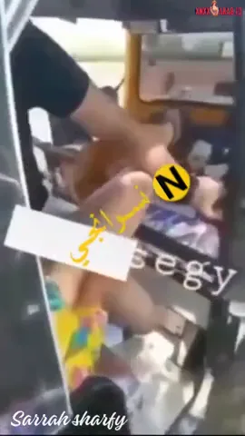 اتنين بلطجية زانقين بنت بينيكوها جوا التوك توك سكس مصري xnxx — لقطة 4