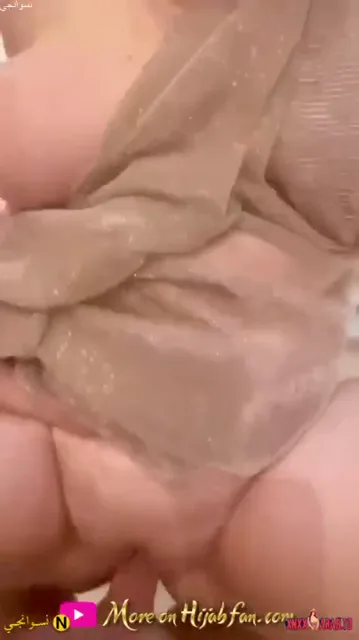 شرموطة جسمها لبن تتناك بحجابها وتصوت سكس مصري — لقطة 5