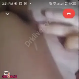 بنت لبوة تمص بتنجانة وتلعب بيها على كسها سكس نودز مصري — لقطة 4
