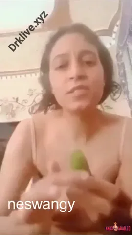 فلاحة هايجة اوي تلعب في بزازها وكسها سكس نودز مصري — لقطة 5