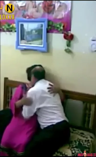 راجل كبير هايج ينيك مرات اخوه سكس مصري xnxx — لقطة 1