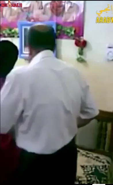 راجل كبير هايج ينيك مرات اخوه سكس مصري xnxx — لقطة 10