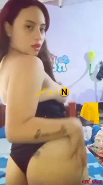 شرموطة هاي كلاس تصور نفسها وتقلع قميص النوم لحبيبها سكس نودز مصري — لقطة 2