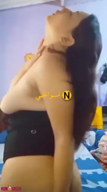 شرموطة هاي كلاس تصور نفسها وتقلع قميص النوم لحبيبها سكس نودز مصري — لقطة 3