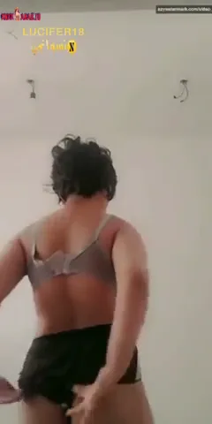 بنت هايجة تمص الخيارة كأنها بتمص الزب سكس نودز مصري — لقطة 9