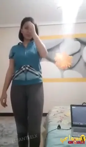 كتكوتة كيوت تقلع وتفرج صاحبها على جسمها الجميل سكس نودز مصري — لقطة 2