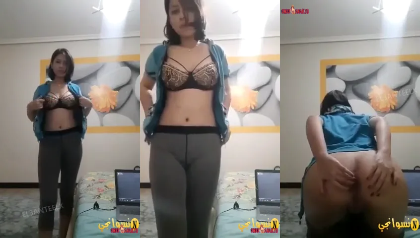 كتكوتة كيوت تقلع وتفرج صاحبها على جسمها الجميل سكس نودز مصري