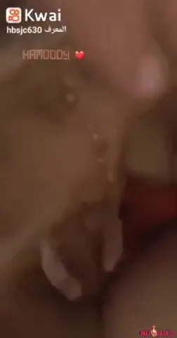 ميلفاية تقلع العباية وتنزل مص فالزب الكبير سكس مصري — لقطة 3