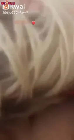 ميلفاية تقلع العباية وتنزل مص فالزب الكبير سكس مصري — لقطة 4