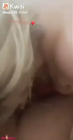 ميلفاية تقلع العباية وتنزل مص فالزب الكبير سكس مصري — لقطة 5