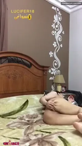 لبوة تنام على السرير وتفشخ كسها لعب سكس نودز مصري — لقطة 6