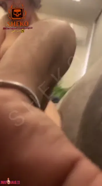 فتاة عربية تتقلب تحت الزب في سكس مترجم — لقطة 2