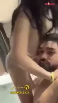 تدخل الجاكوزي مع حبيبها وتركب على زبه سكس مصري — لقطة 4