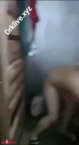 شراميط سحاقيات مع بعض في الحمام وصاحبتهم تصورهم سكس سحاق عربي xnxx — لقطة 3