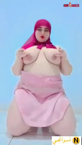 شرموطة محجبة خبرة تلعب في بزازها الفاجرة وتتشرمط سكس نودز مصري — لقطة 2