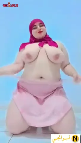 شرموطة محجبة خبرة تلعب في بزازها الفاجرة وتتشرمط سكس نودز مصري — لقطة 3