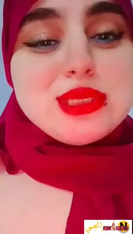شرموطة محجبة خبرة تلعب في بزازها الفاجرة وتتشرمط سكس نودز مصري — لقطة 5