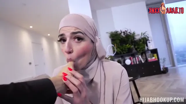 محجبة شرموطة تتناك من مدير زوجها ليعطيه ترقية سكس محجبات — لقطة 1
